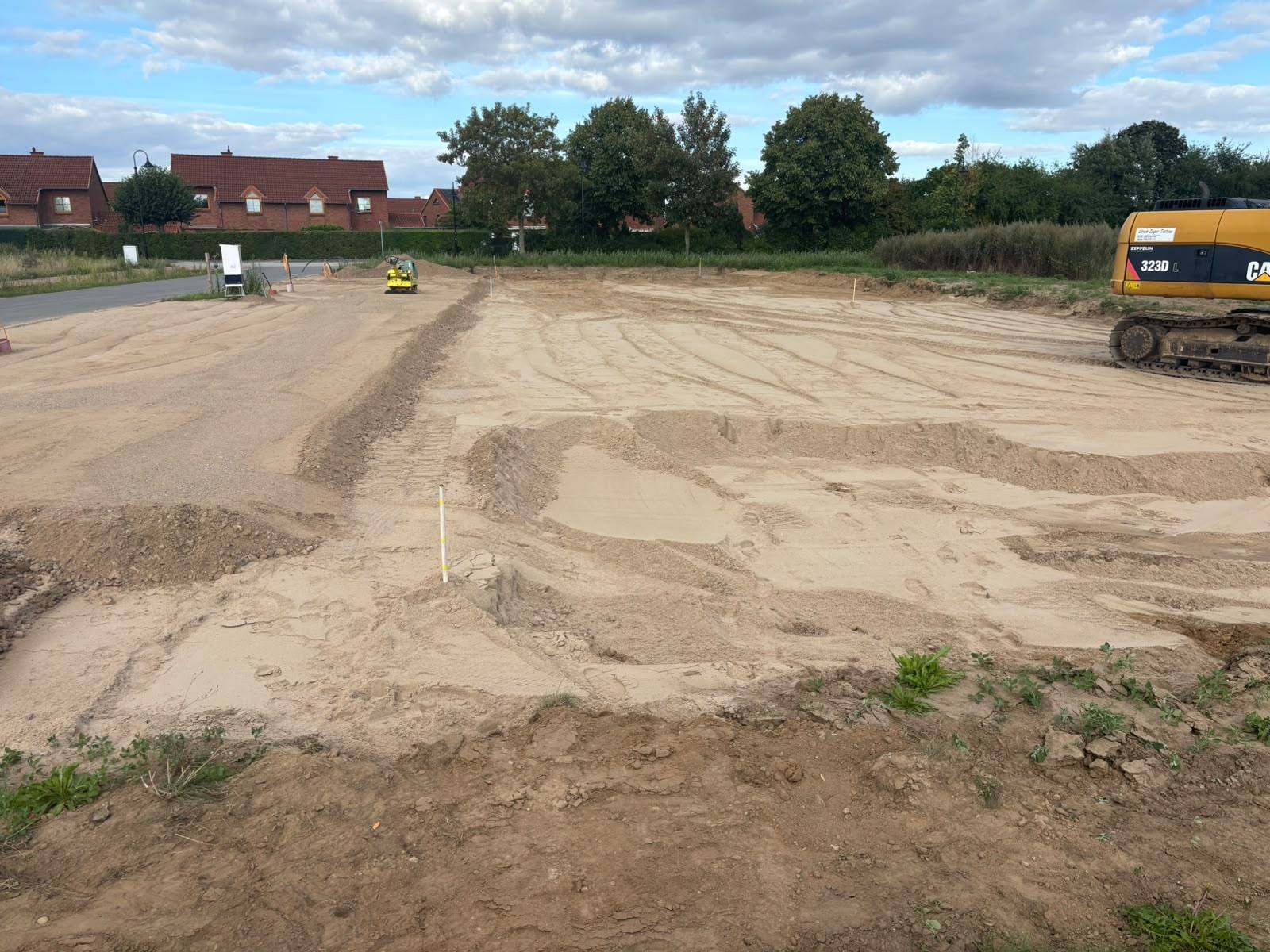 Baugrundstück Neuer Heegen, Gründungsarbeiten – Baugrube verfüllen, Stand 11.08.2026